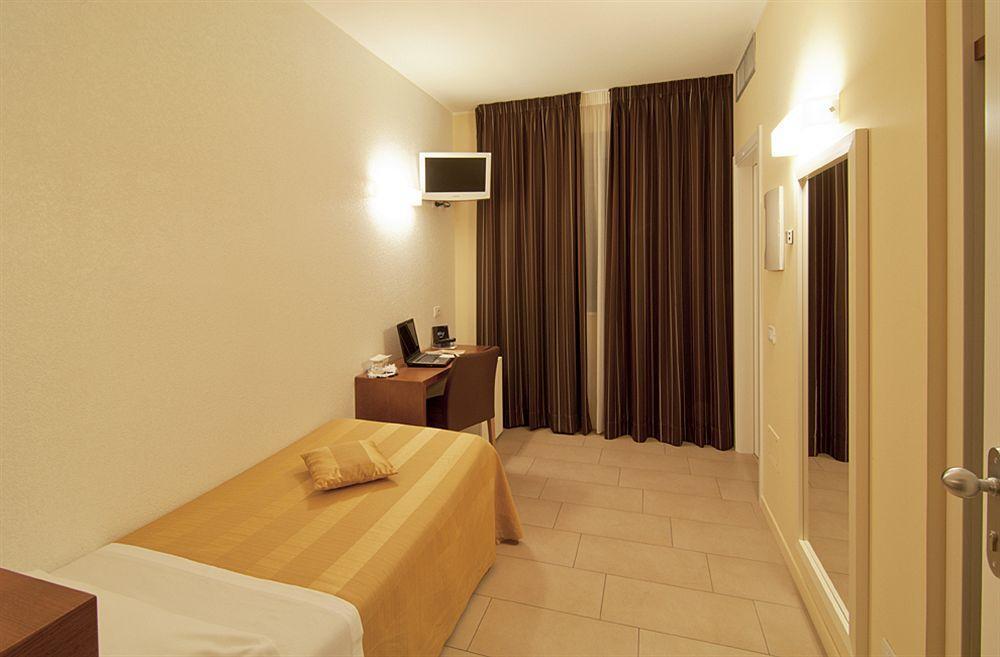 Hotel Cluentum Tolentino Eksteriør bilde