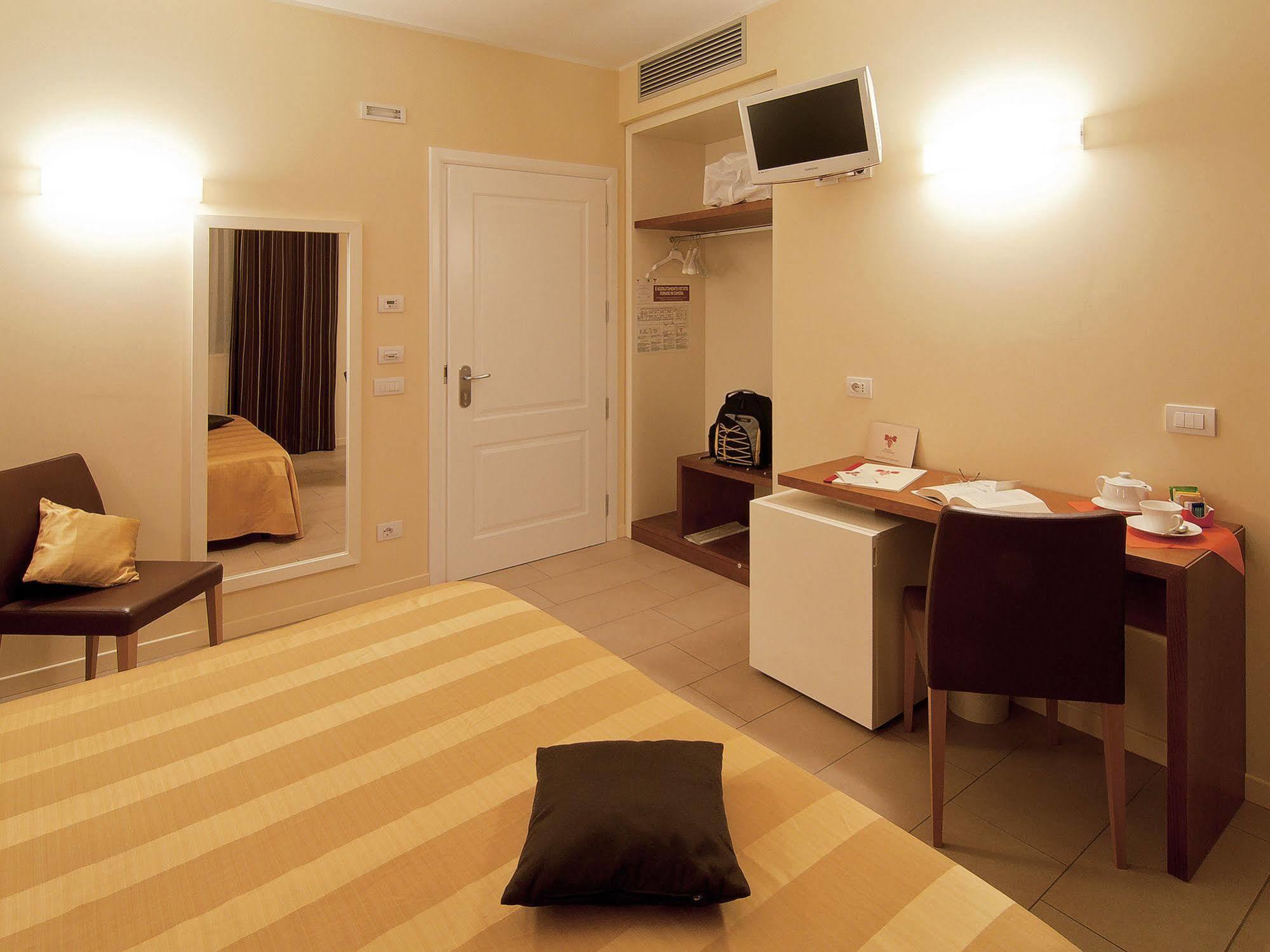 Hotel Cluentum Tolentino Eksteriør bilde