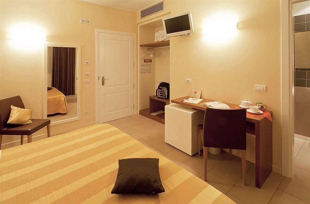 Hotel Cluentum Tolentino Eksteriør bilde